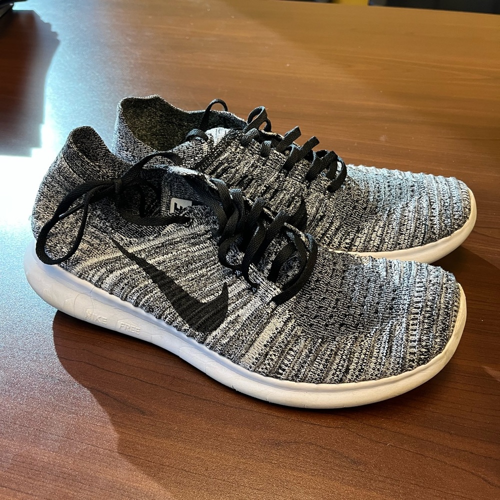Nike - 10US - black and white